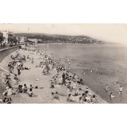 Carte postale - Nice - Une plage des bains de mer