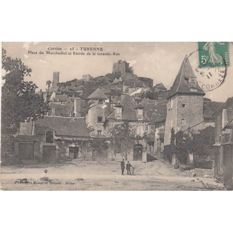 Carte postale - Turenne - Place du Marchadiol et Entrée de la Grande-Rue